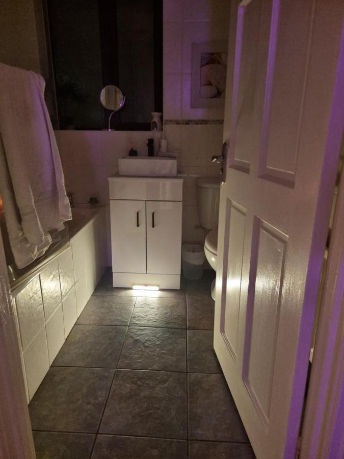 Private Room City Skyline And Mountain Views Close Too Belfast Centre And Airports Free Parking Exterior foto